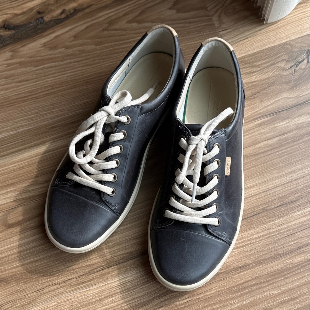 Ecco Black Leather Lace-Up Sneakers with White Laces